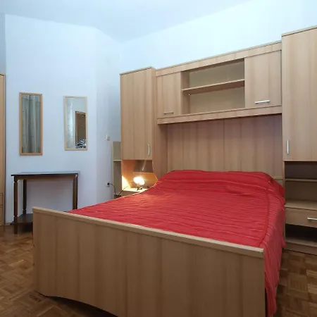 P-lena 1775 Apartman *