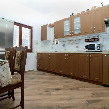 P-lena 1775 Apartman