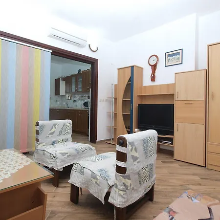 아파트 P-lena 1775 *